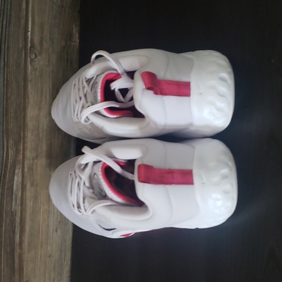 New Nike Womens Renew In Season Training Sneakers Size 8 Gym Workout Casual Shoe - Picture 6 of 10